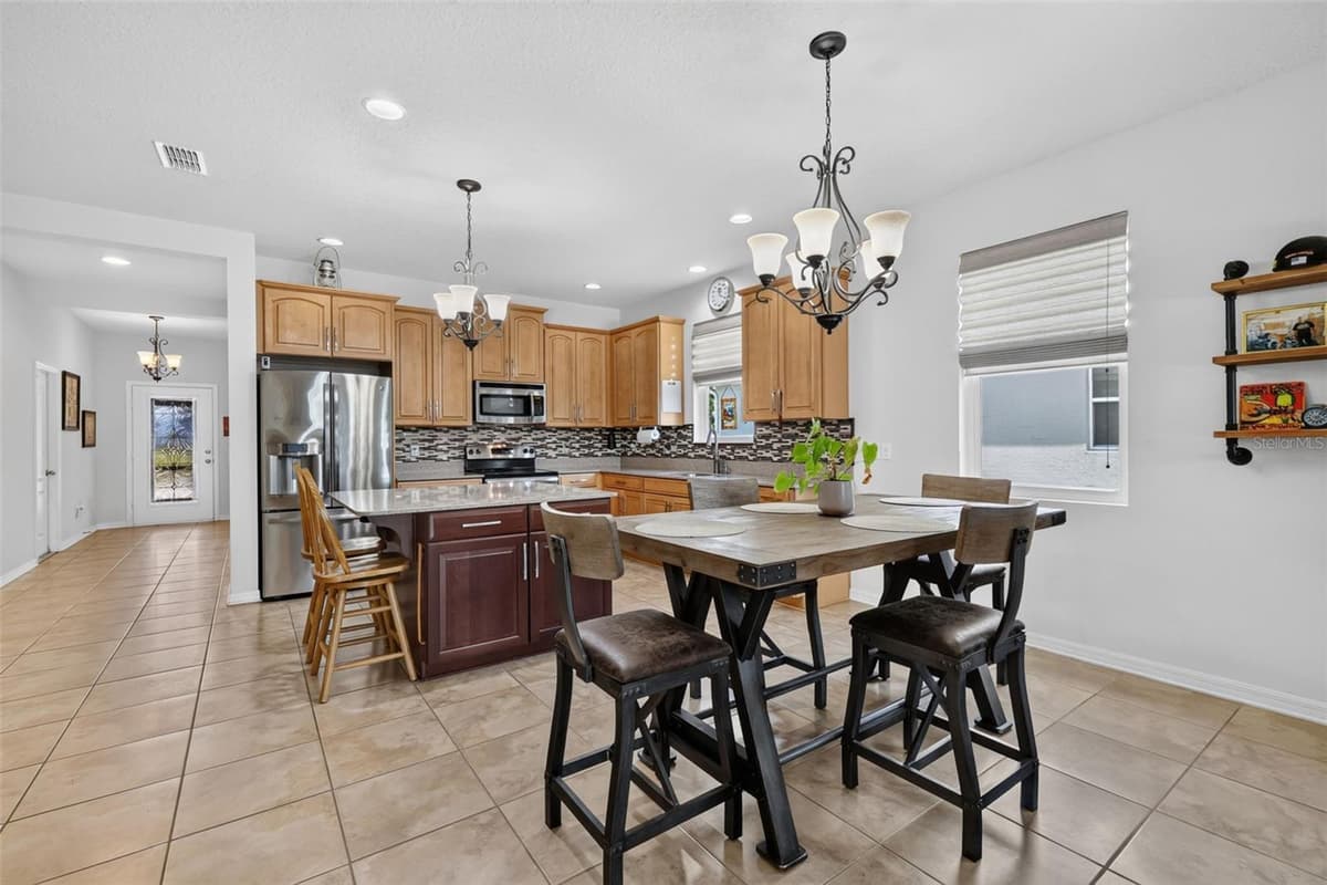 3115 ZANDER DRIVE — photo 12 of 41