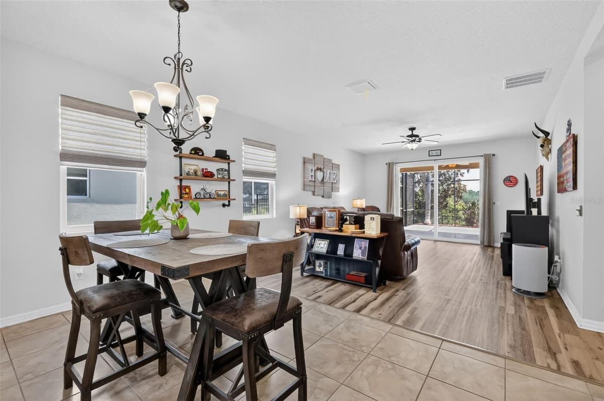 3115 ZANDER DRIVE — photo 11 of 41