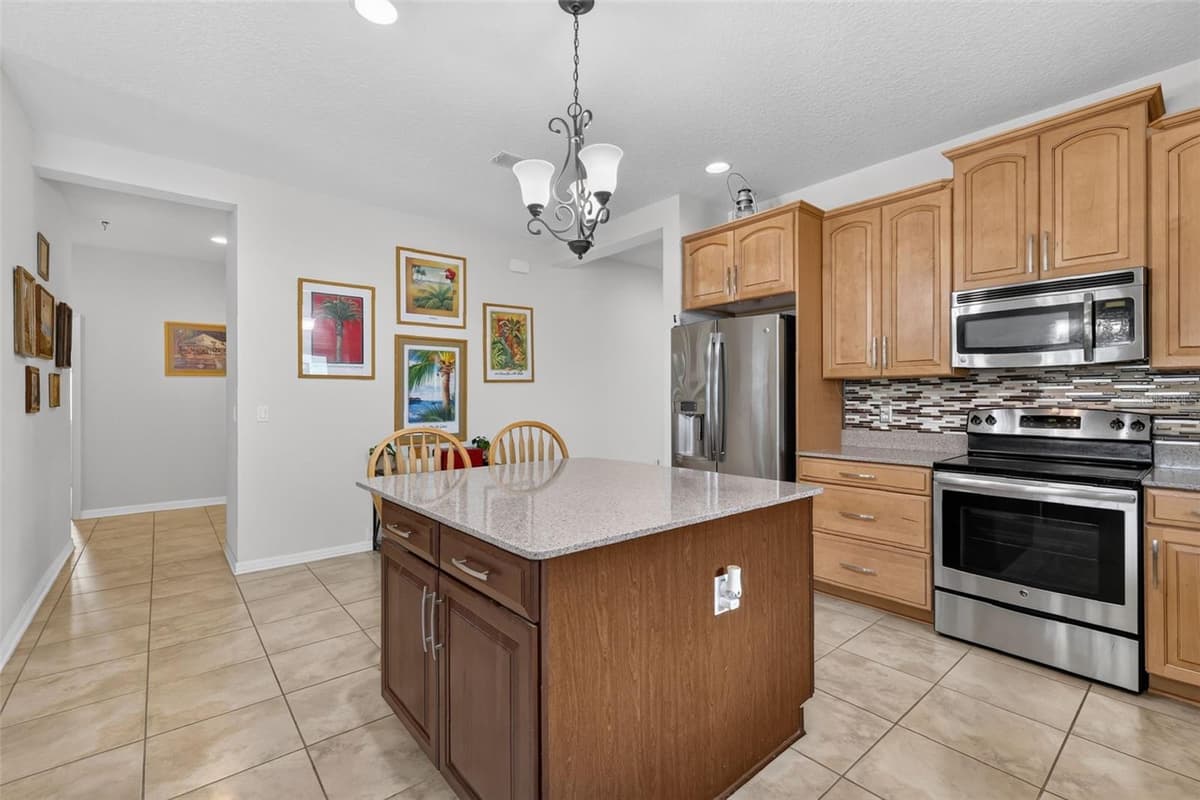 3115 ZANDER DRIVE — photo 9 of 41