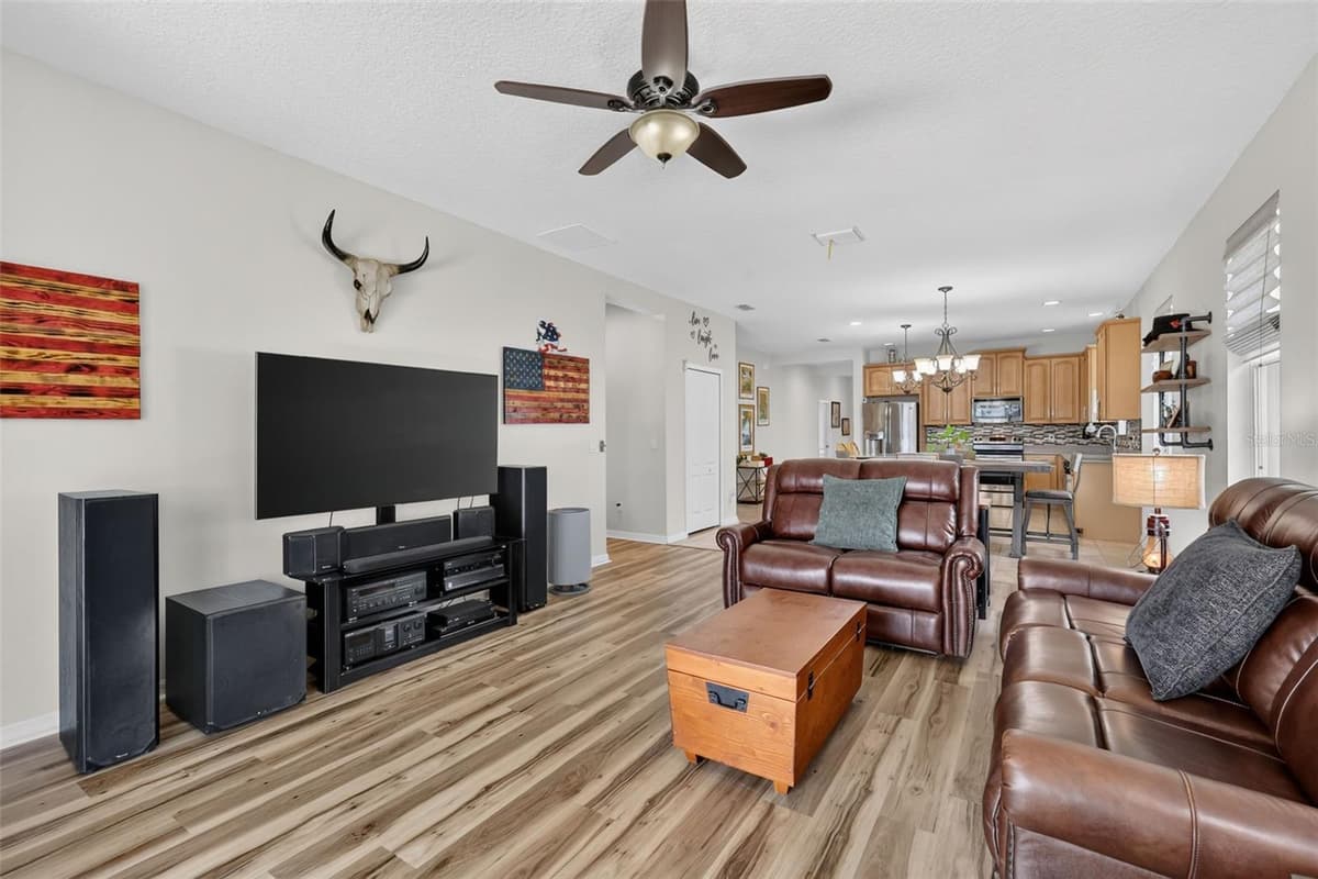 3115 ZANDER DRIVE — photo 16 of 41