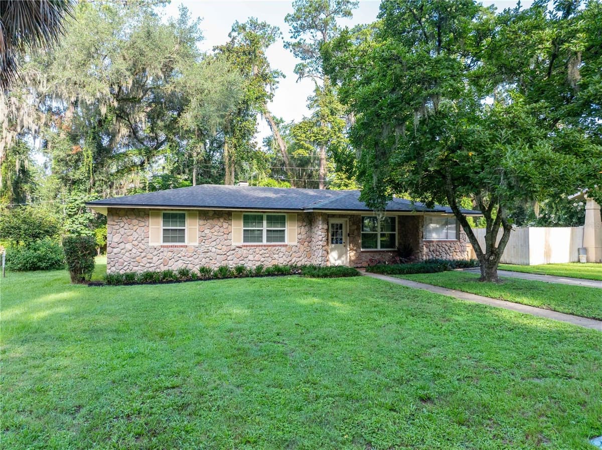 1443 VALE COURT — photo 1 of 30