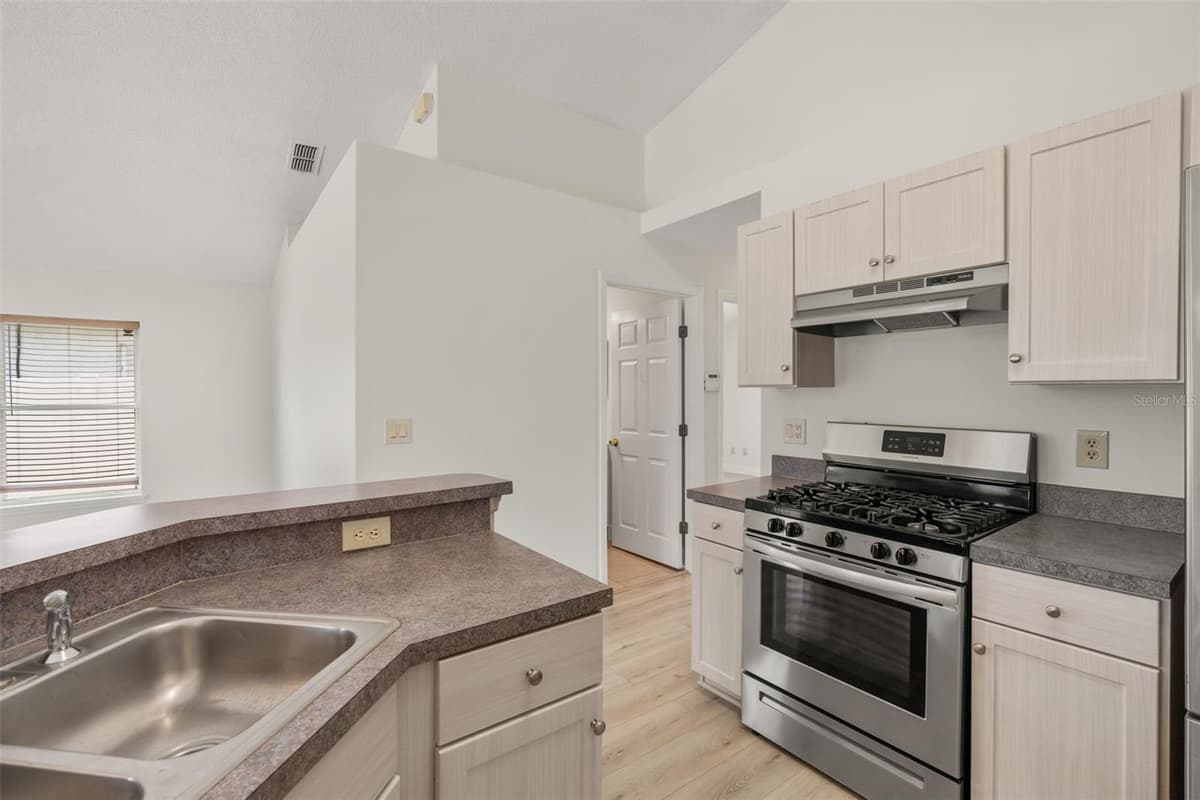 3018 PINEDA DRIVE — photo 8 of 36