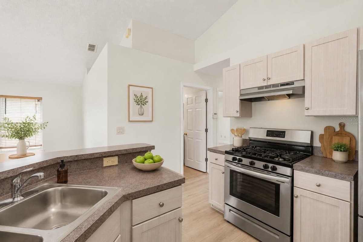 3018 PINEDA DRIVE — photo 7 of 36