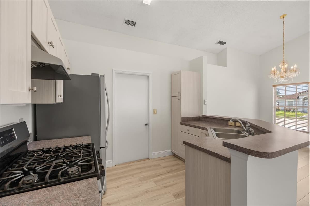 3018 PINEDA DRIVE — photo 10 of 36