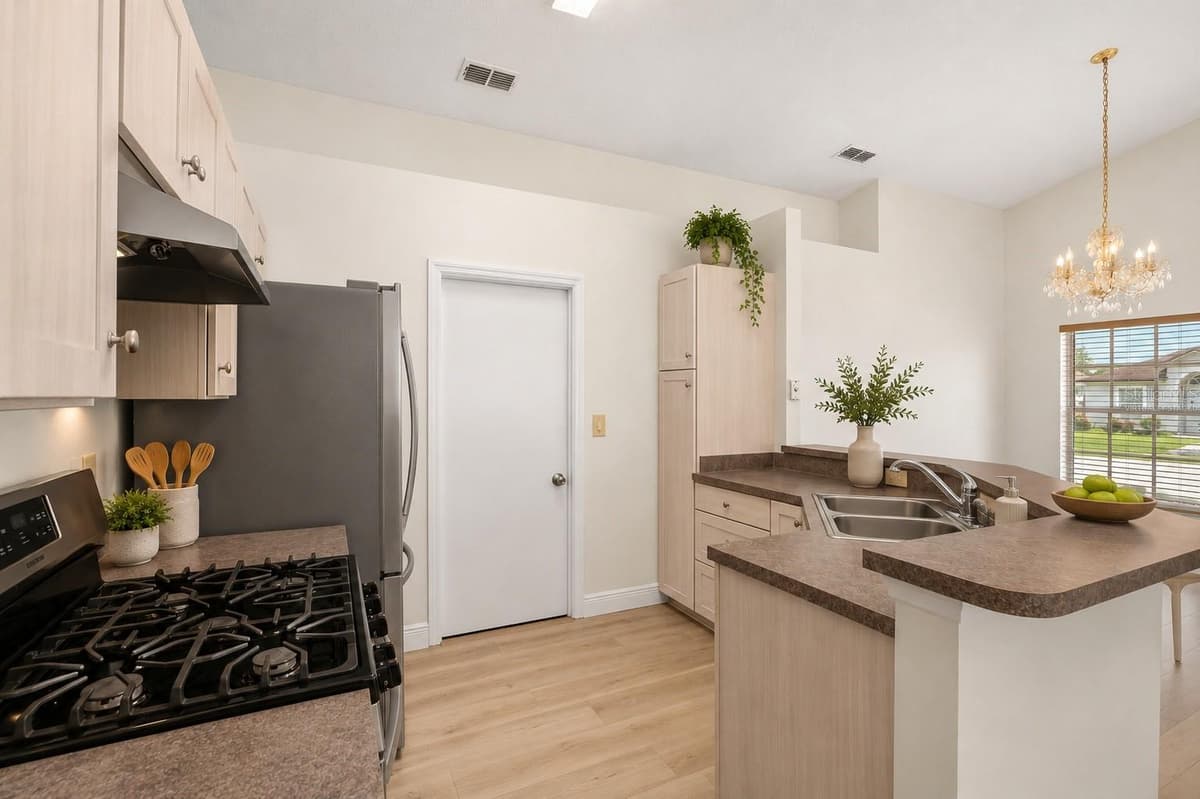 3018 PINEDA DRIVE — photo 9 of 36