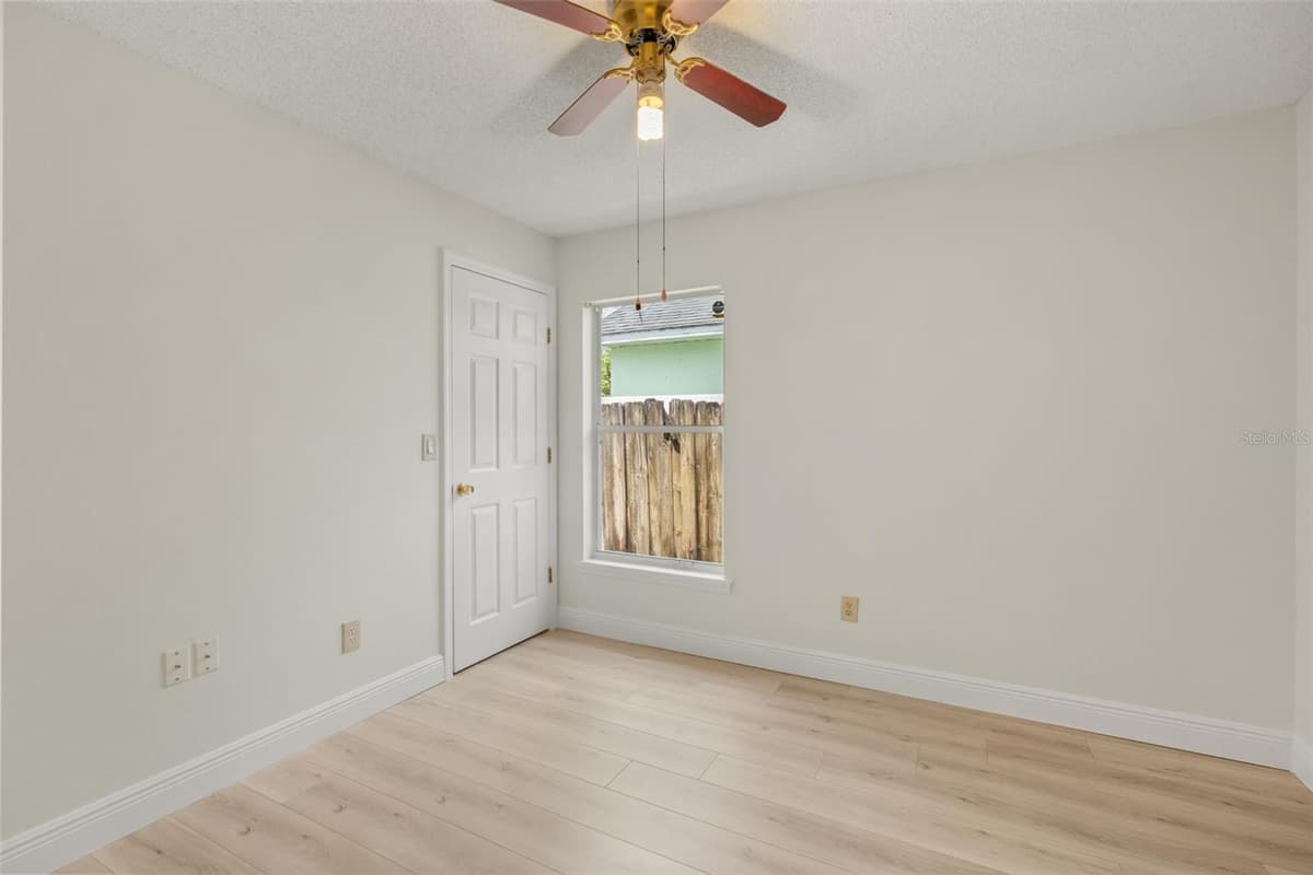 3018 PINEDA DRIVE — photo 23 of 36