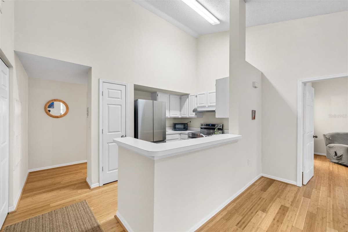 10000 52ND AVENUE — photo 10 of 27