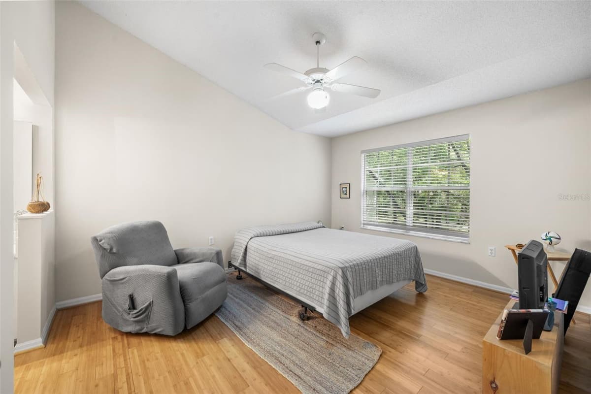 10000 52ND AVENUE — photo 12 of 27