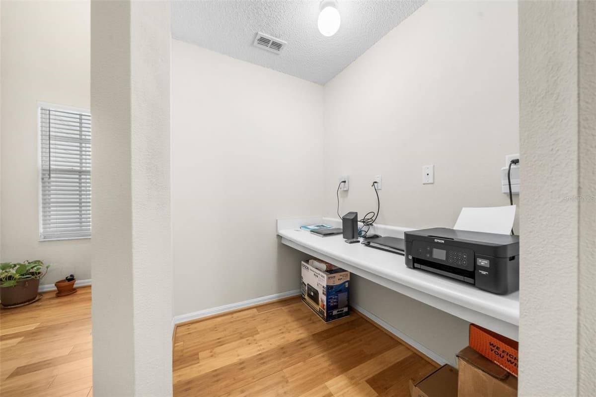 10000 52ND AVENUE — photo 8 of 27