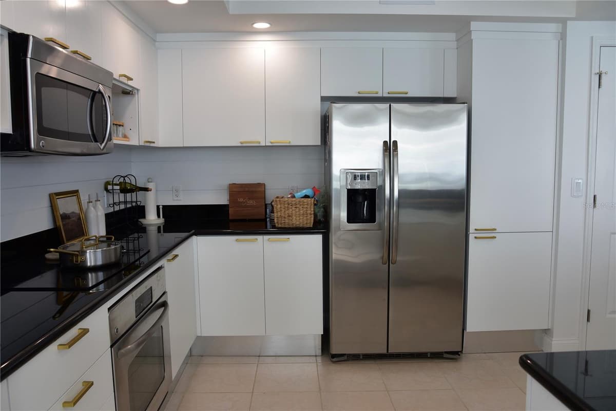 241 RIVERSIDE DRIVE — photo 13 of 22