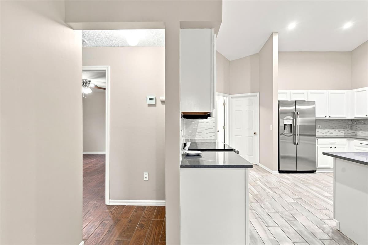 521 TACOMA AVENUE — photo 15 of 57