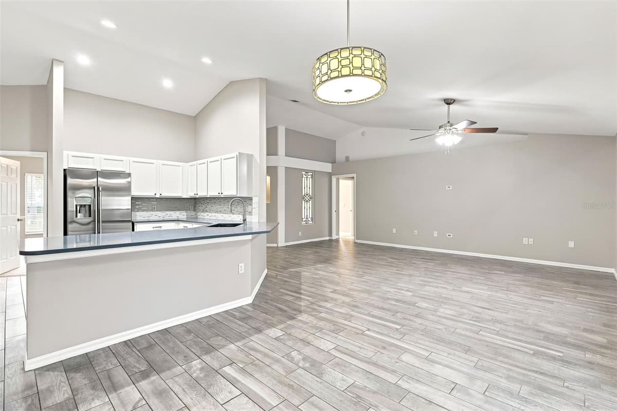 521 TACOMA AVENUE — photo 13 of 57