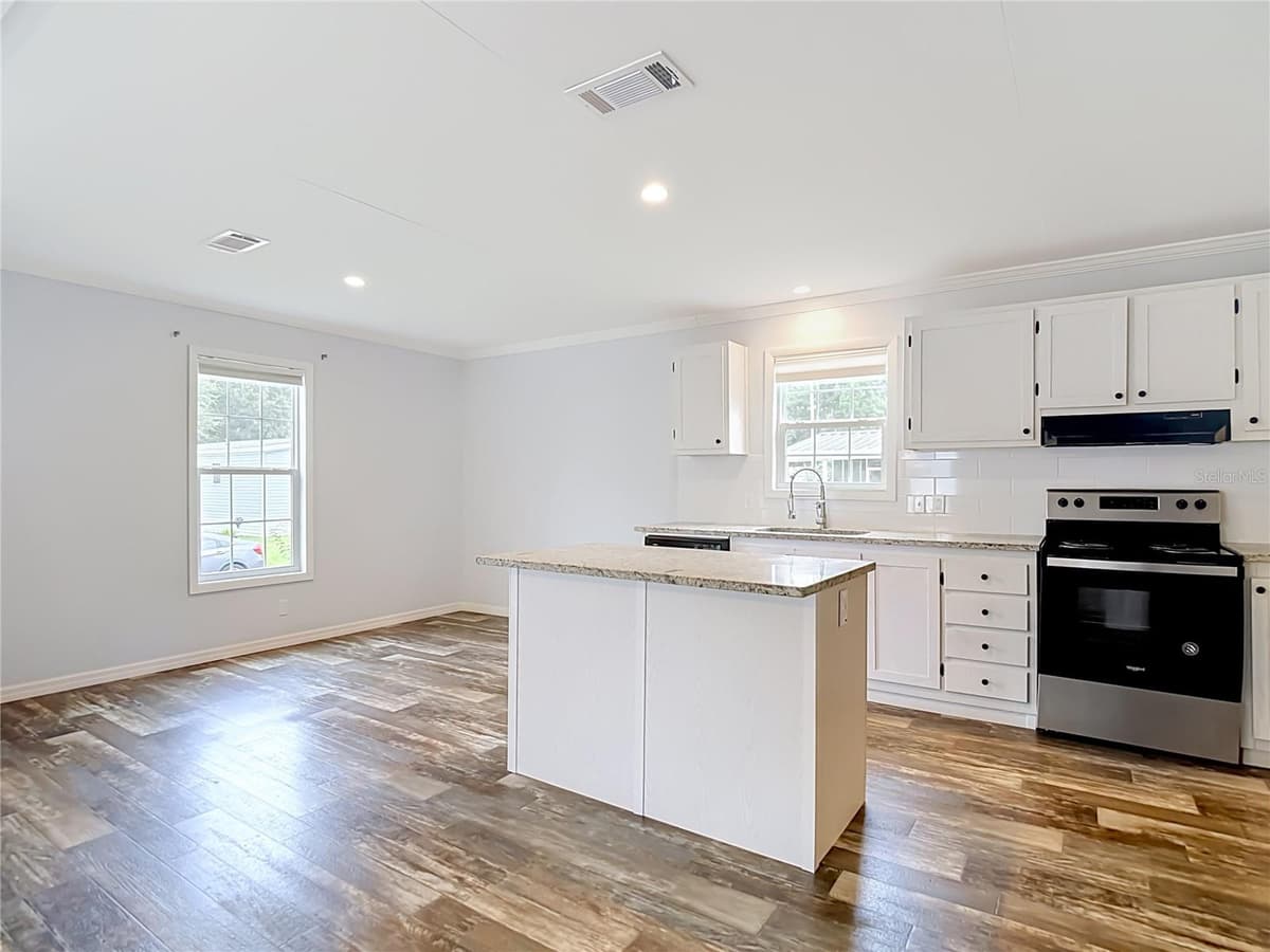 2908 KINGSWOOD CIRCLE — photo 11 of 54