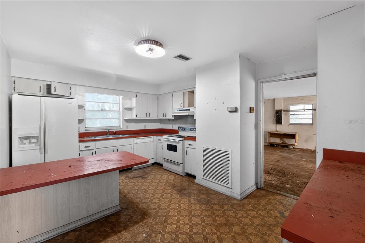 320 LAKE MILLSITE ROAD — photo 4 of 27