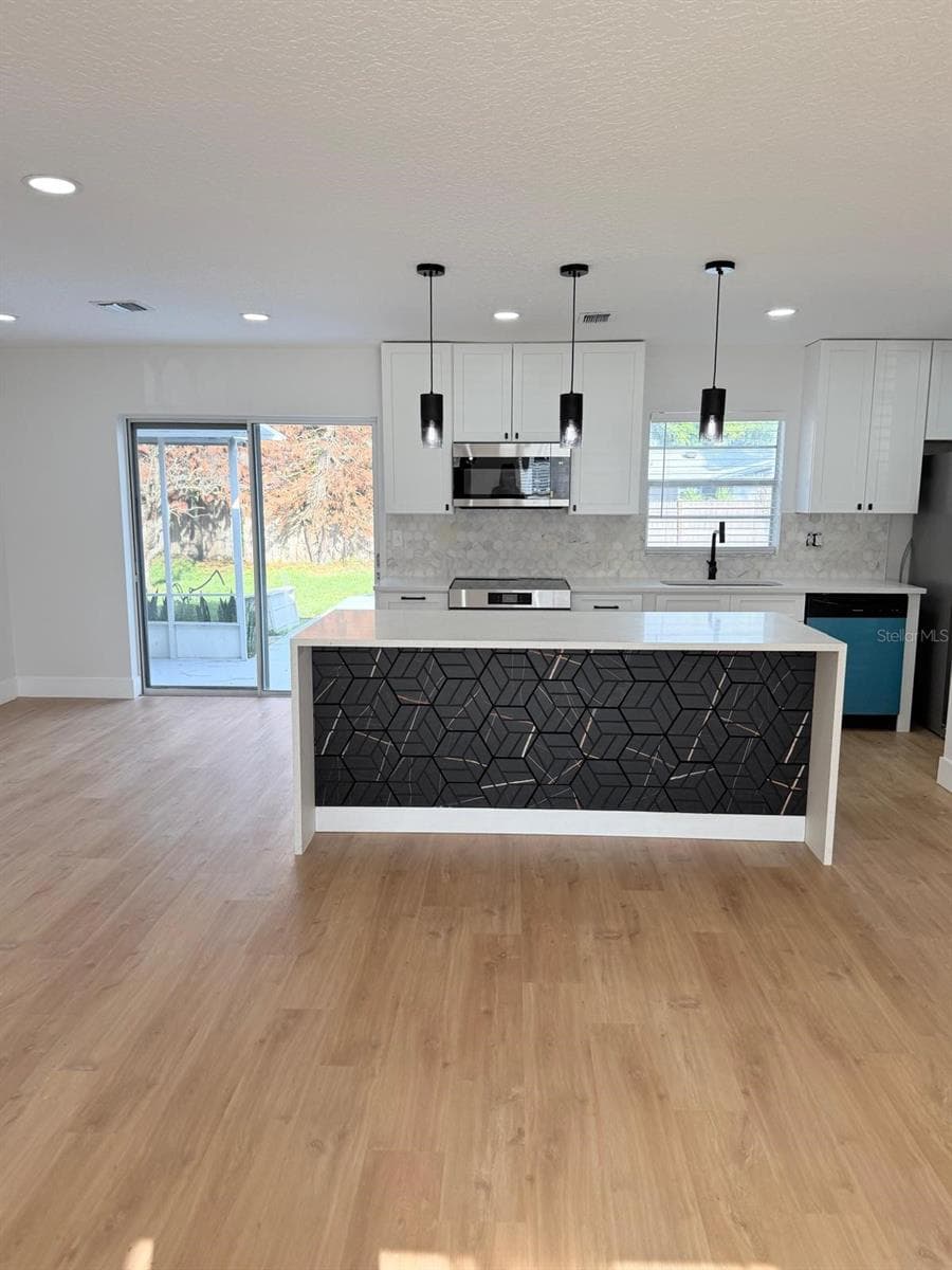 115 MEADOWFIELD LANE — photo 6 of 20
