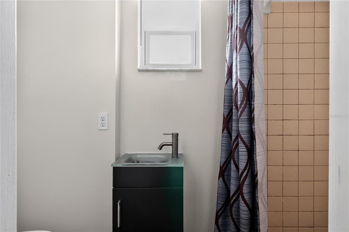 7036 ASHWOOD DRIVE — photo 15 of 30