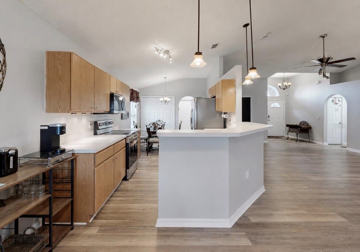 12740 LAKE VISTA DRIVE — photo 16 of 43