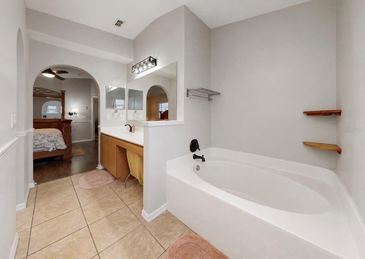 12740 LAKE VISTA DRIVE — photo 32 of 43
