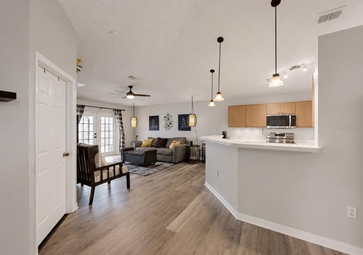 12740 LAKE VISTA DRIVE — photo 9 of 43
