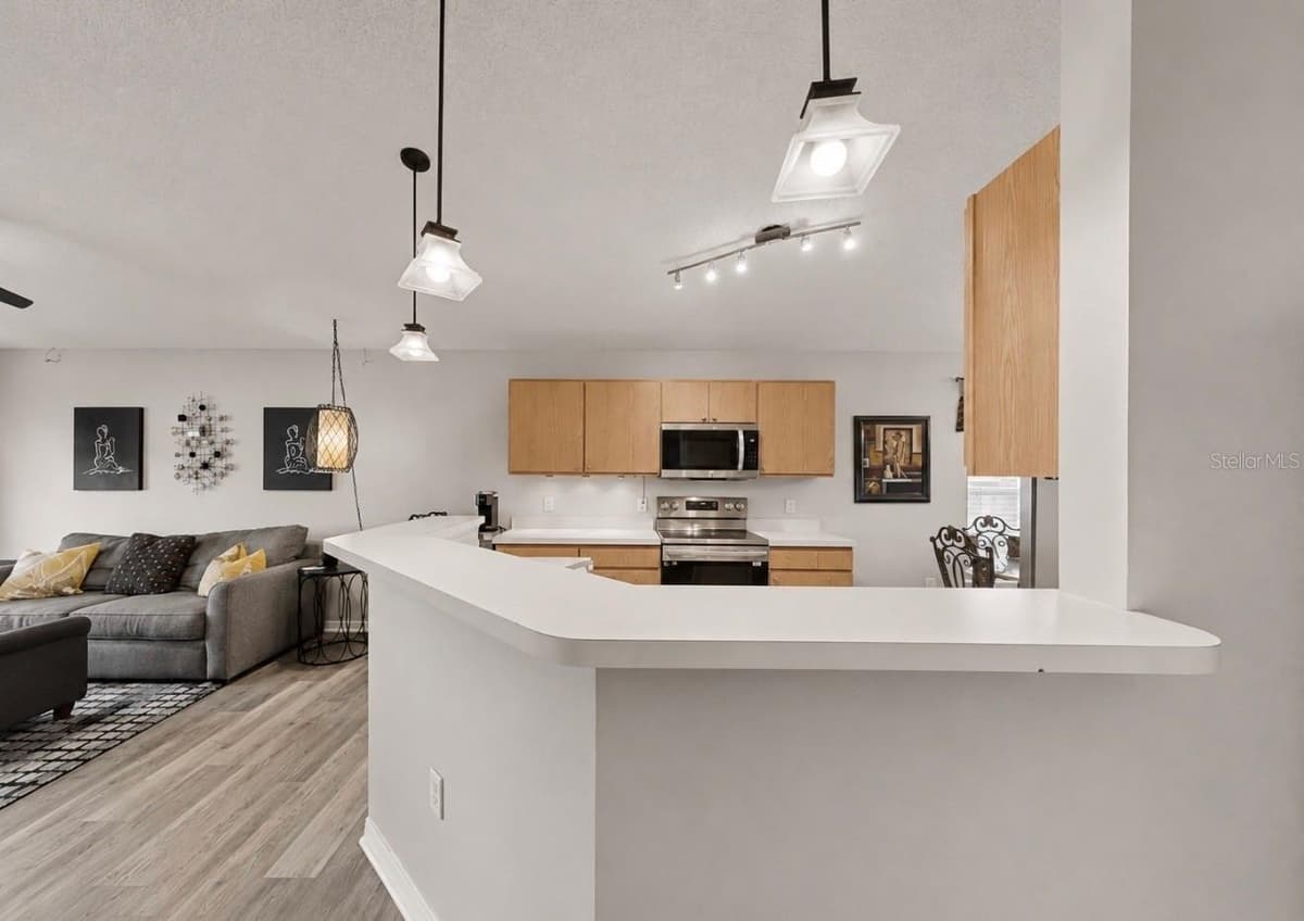12740 LAKE VISTA DRIVE — photo 8 of 43