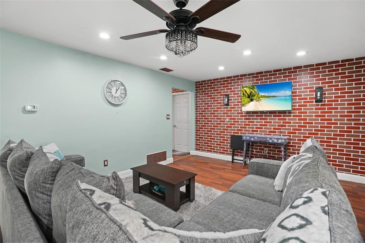 1564 SANTA MONICA DRIVE — photo 8 of 34