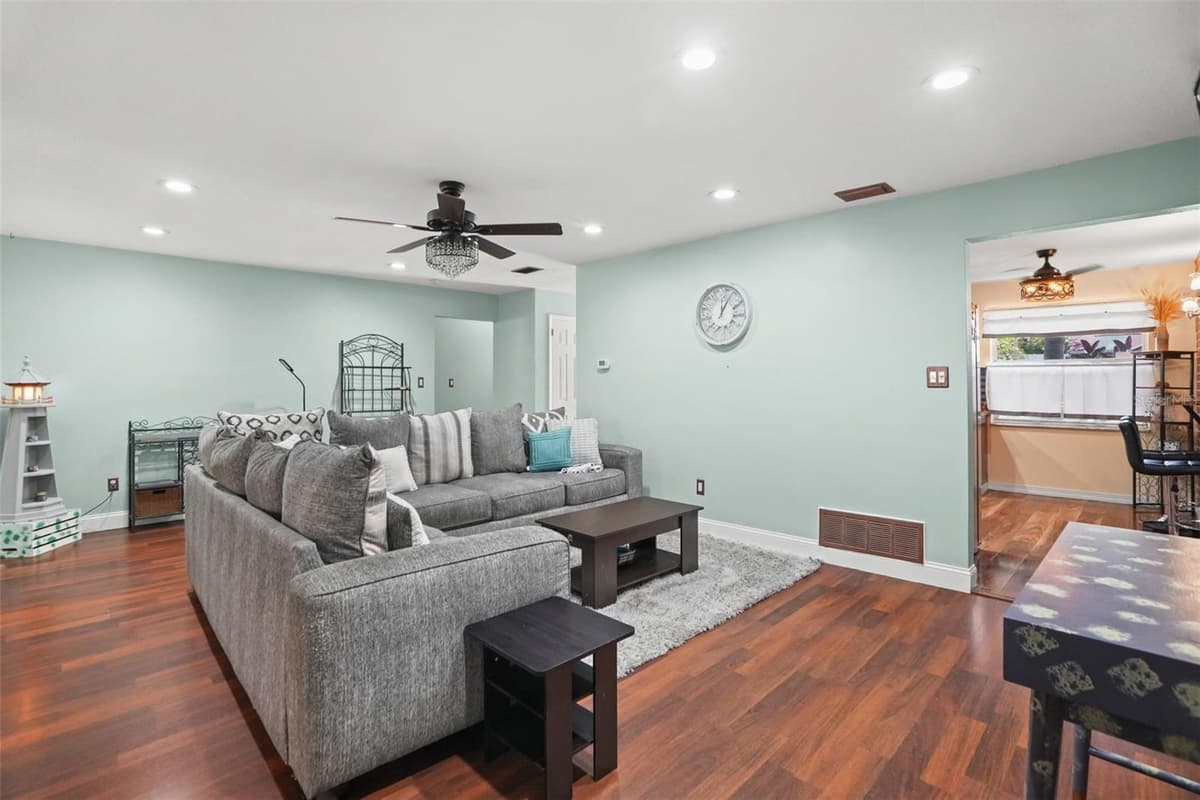 1564 SANTA MONICA DRIVE — photo 10 of 34