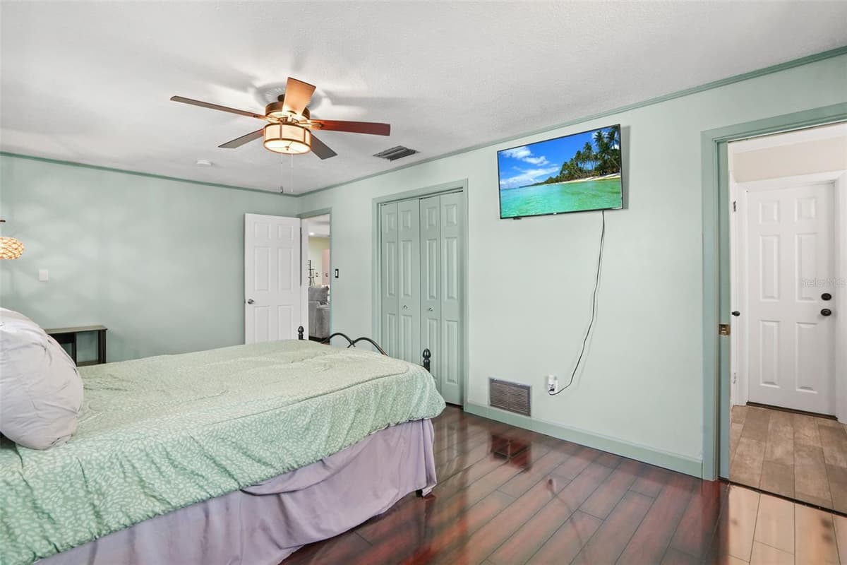1564 SANTA MONICA DRIVE — photo 15 of 34