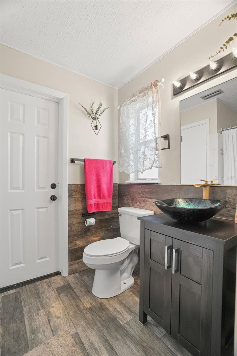 1564 SANTA MONICA DRIVE — photo 13 of 34