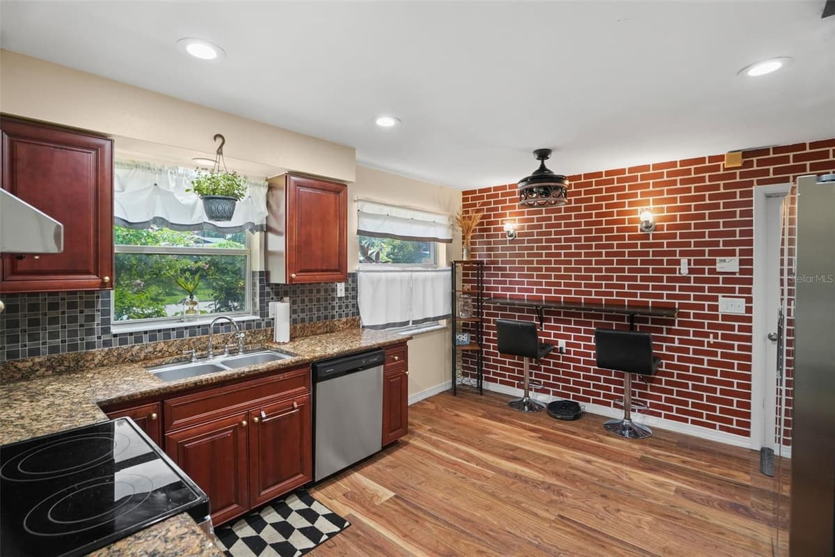 1564 SANTA MONICA DRIVE — photo 2 of 34