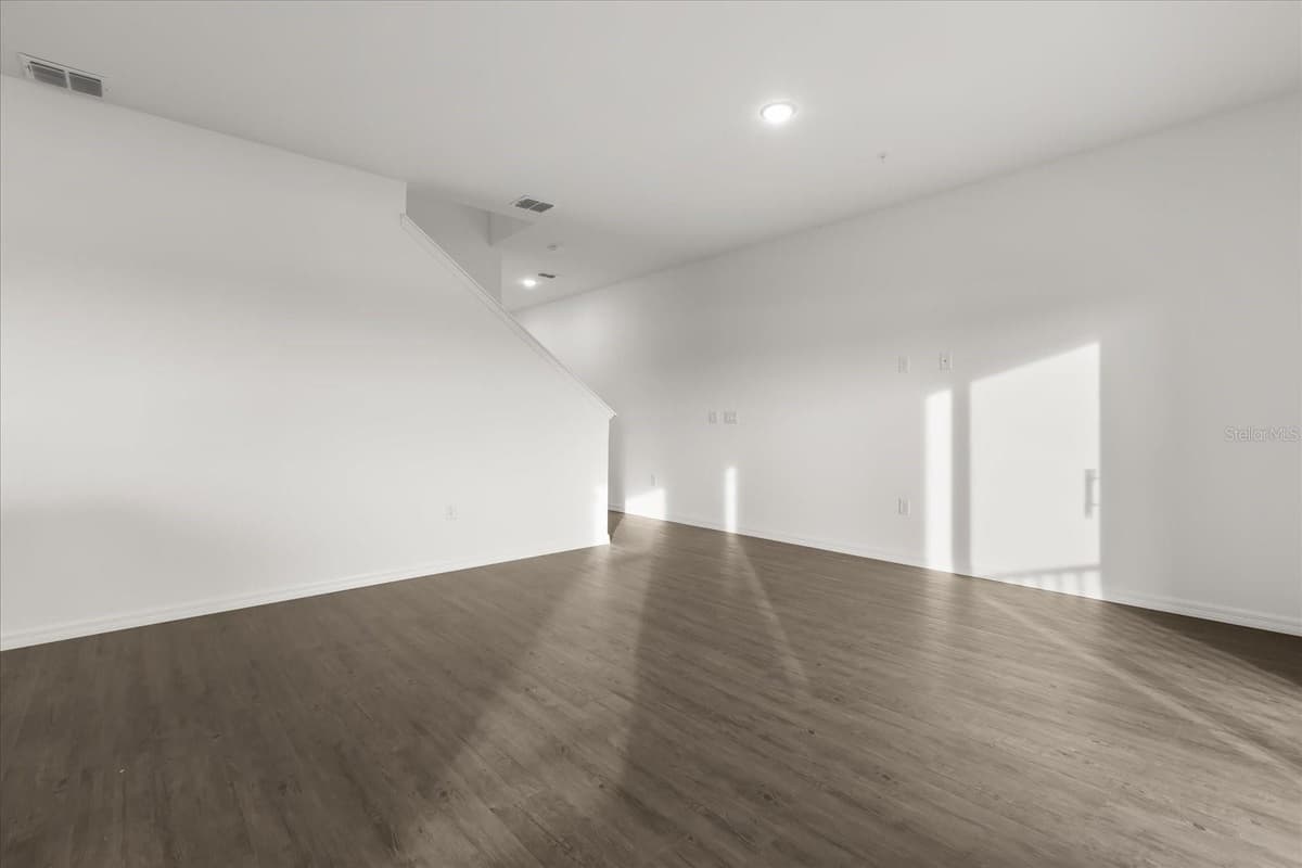 915 LAKEFRONT VILLAGE DRIVE — photo 5 of 30