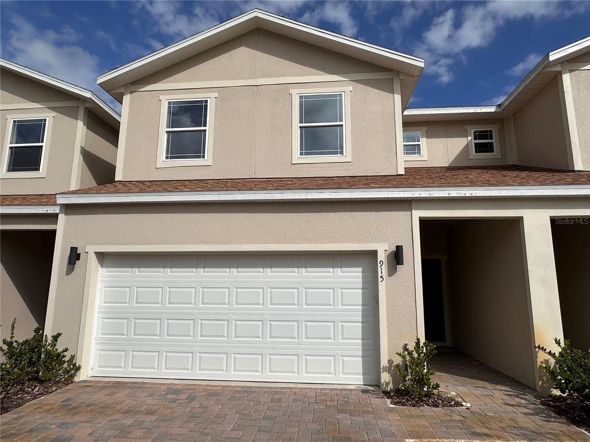 915 LAKEFRONT VILLAGE DRIVE — photo 1 of 30