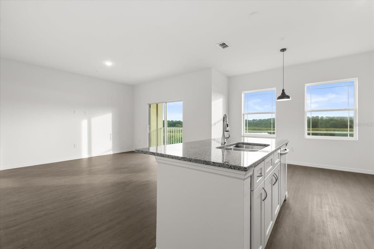 915 LAKEFRONT VILLAGE DRIVE — photo 9 of 30
