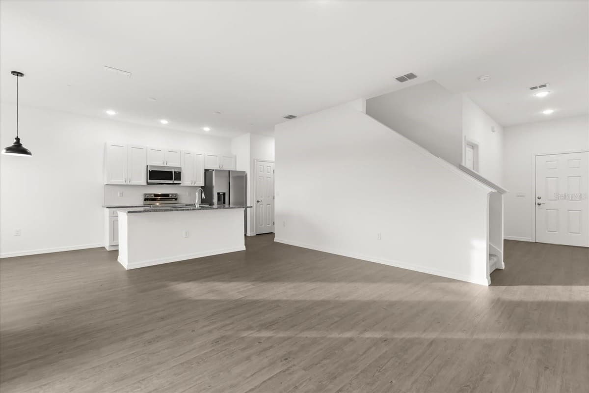 915 LAKEFRONT VILLAGE DRIVE — photo 3 of 30