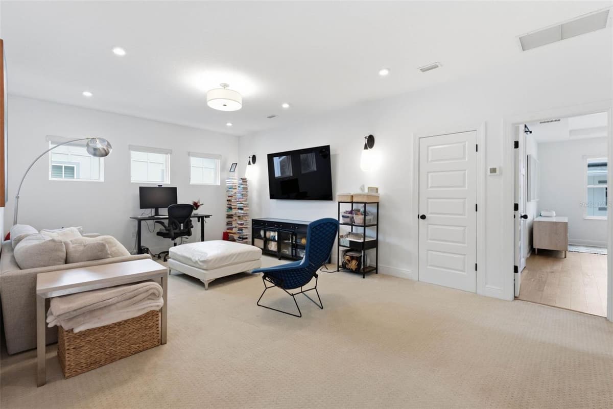 6921 ARNOLDSON STREET — photo 31 of 90