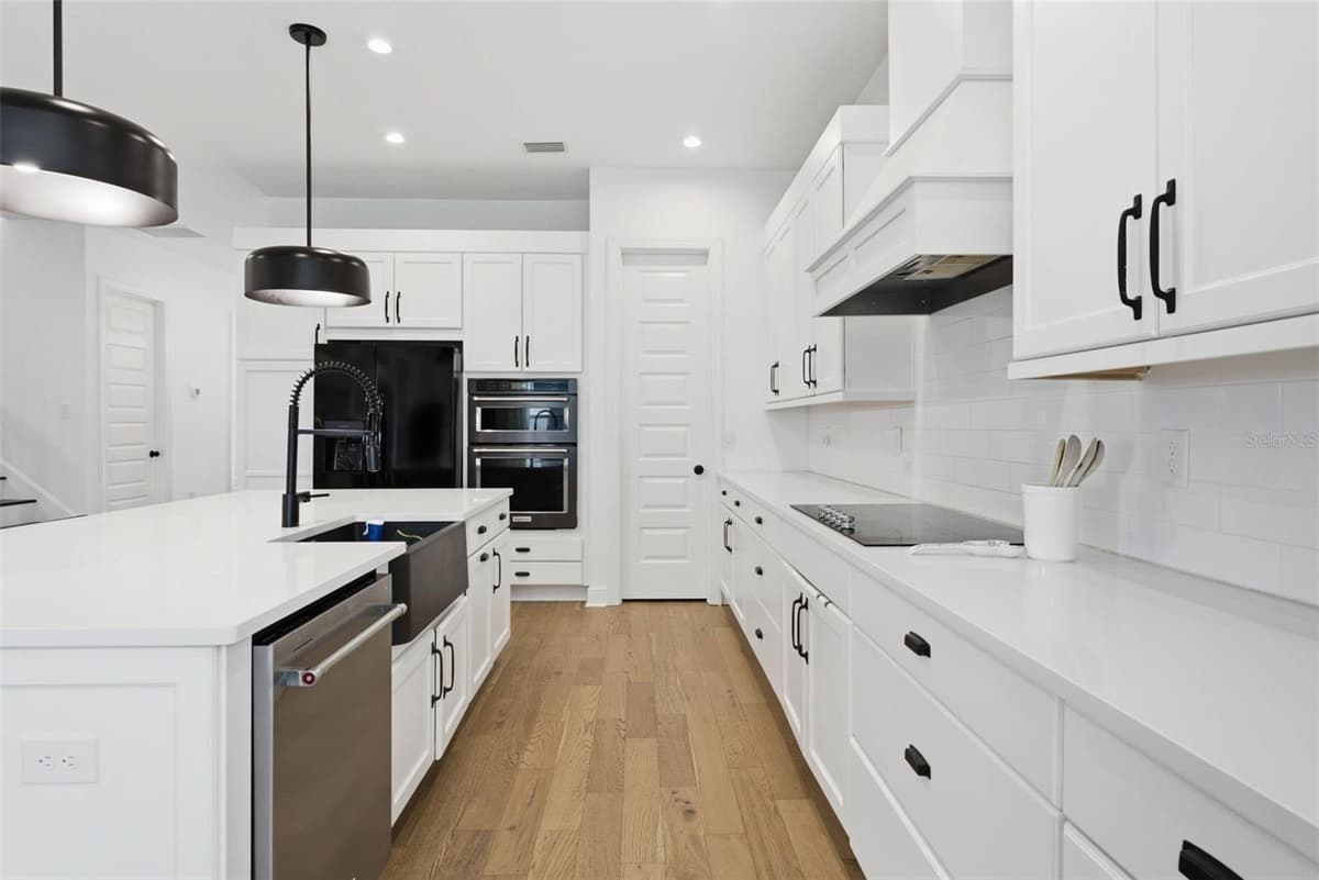 6921 ARNOLDSON STREET — photo 18 of 90