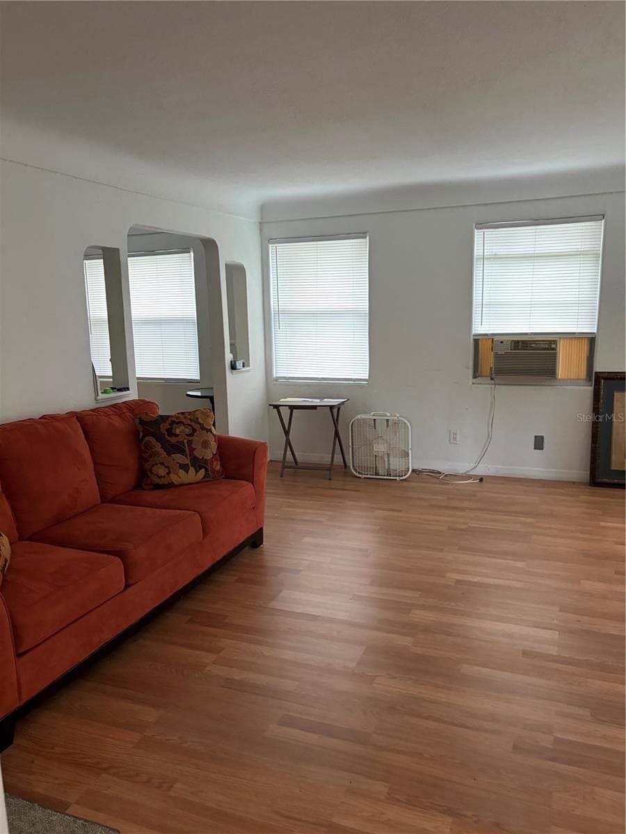 915 WINCHESTER STREET — photo 2 of 23