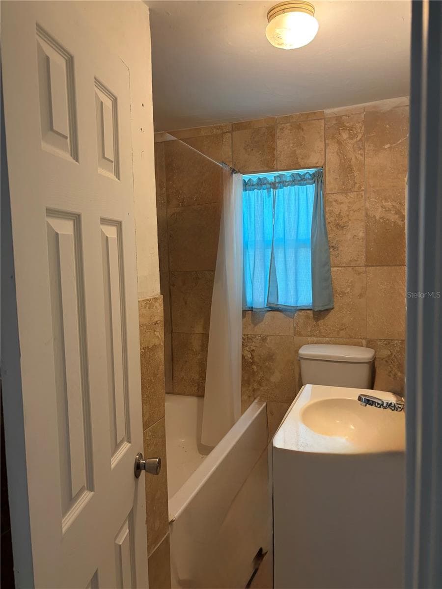 915 WINCHESTER STREET — photo 9 of 23