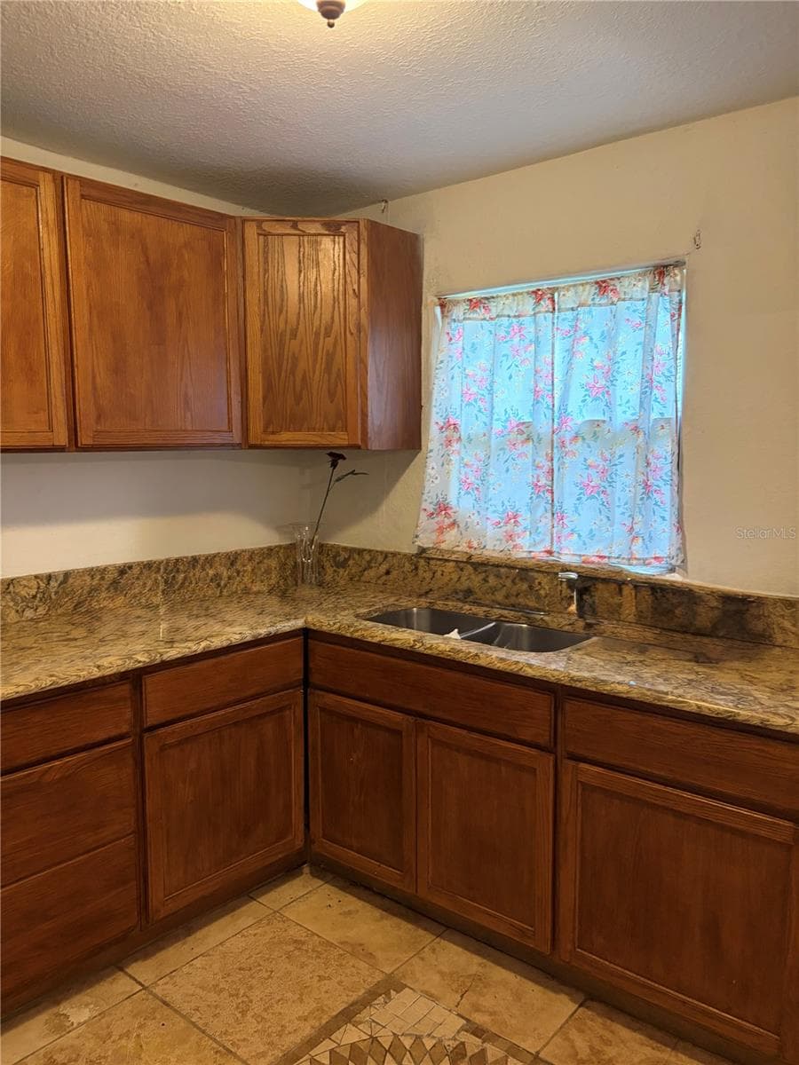 915 WINCHESTER STREET — photo 4 of 23