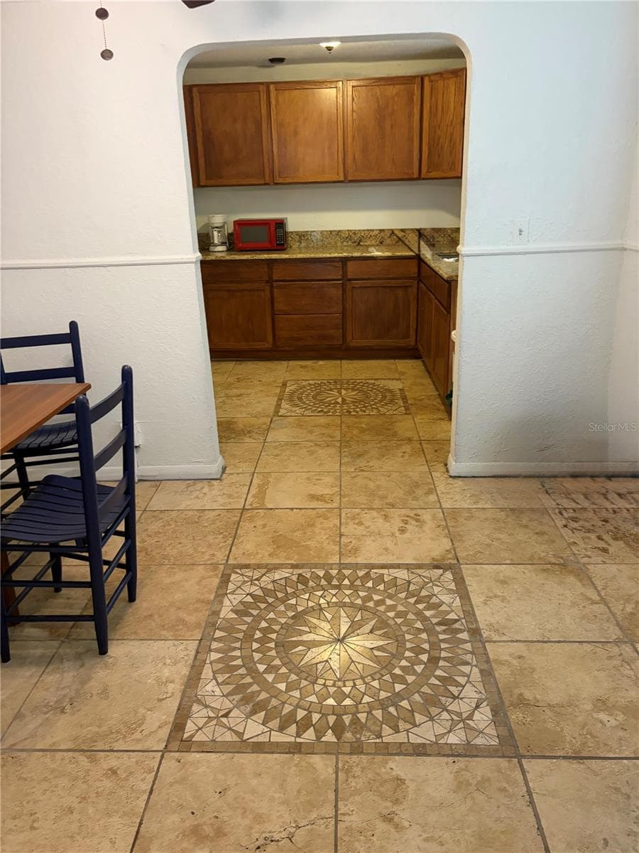 915 WINCHESTER STREET — photo 3 of 23