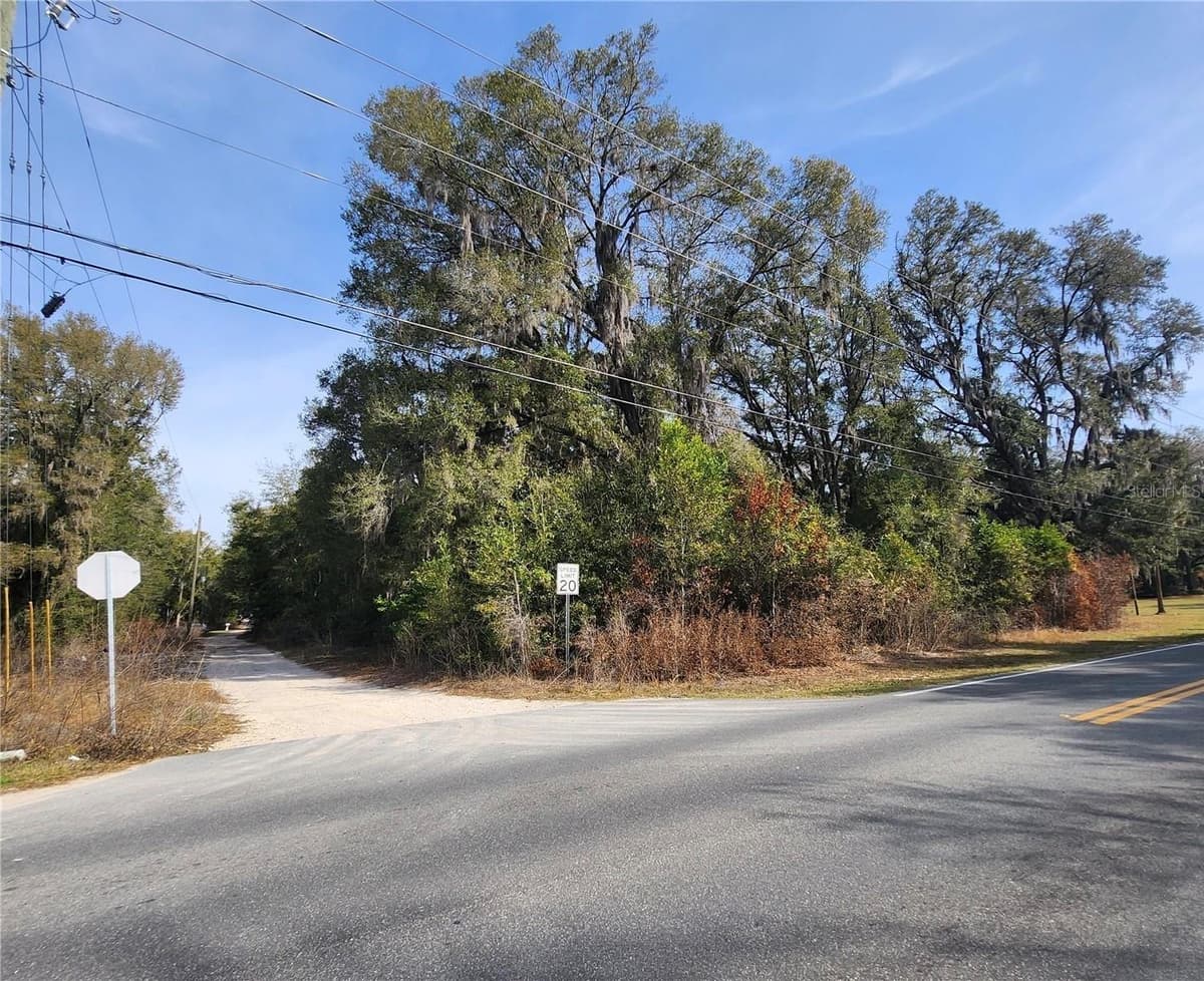 SE 36TH CT — photo 1 of 3