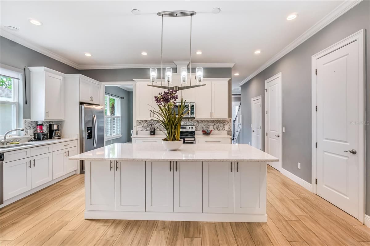 728 LAKE DIAMOND AVENUE — photo 13 of 62