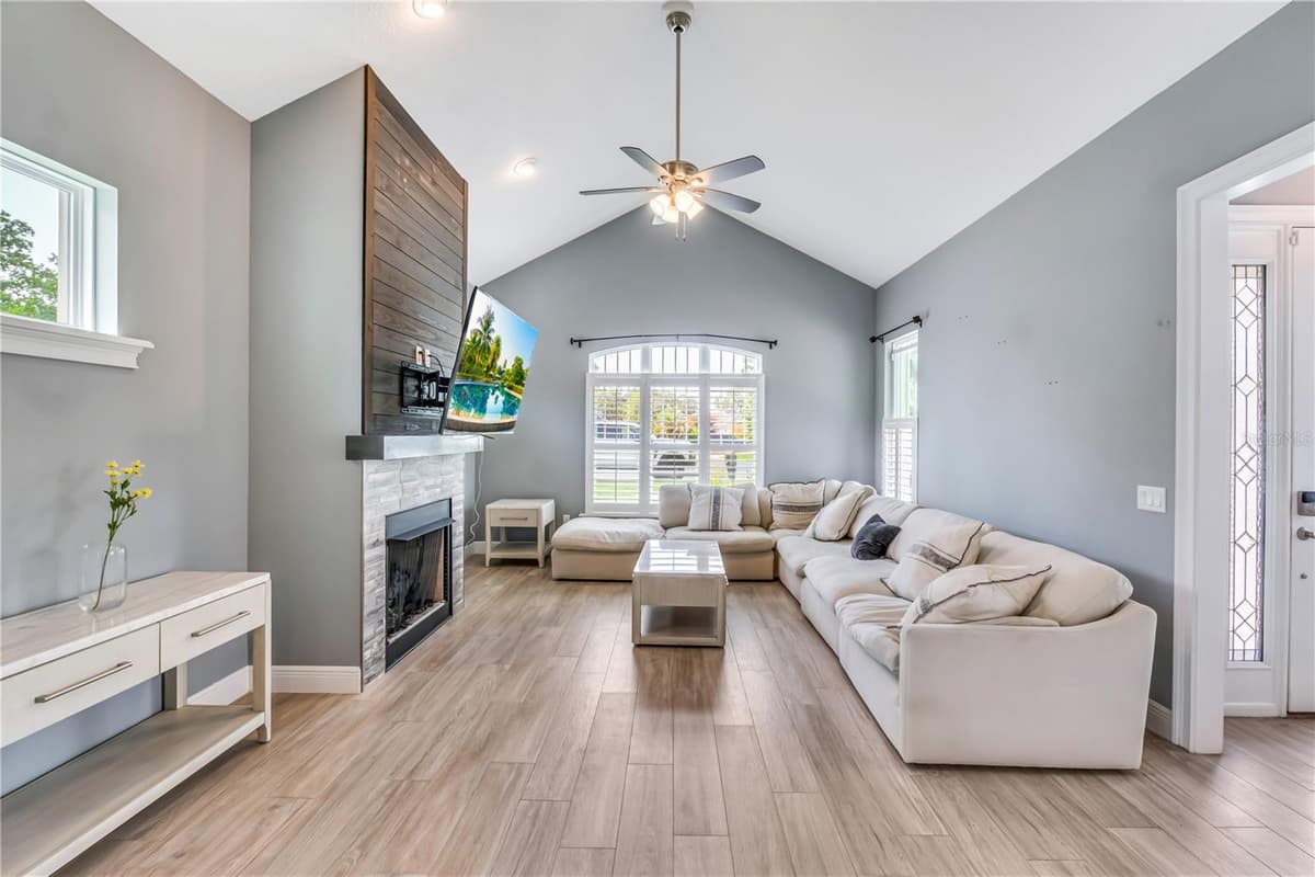 728 LAKE DIAMOND AVENUE — photo 8 of 62
