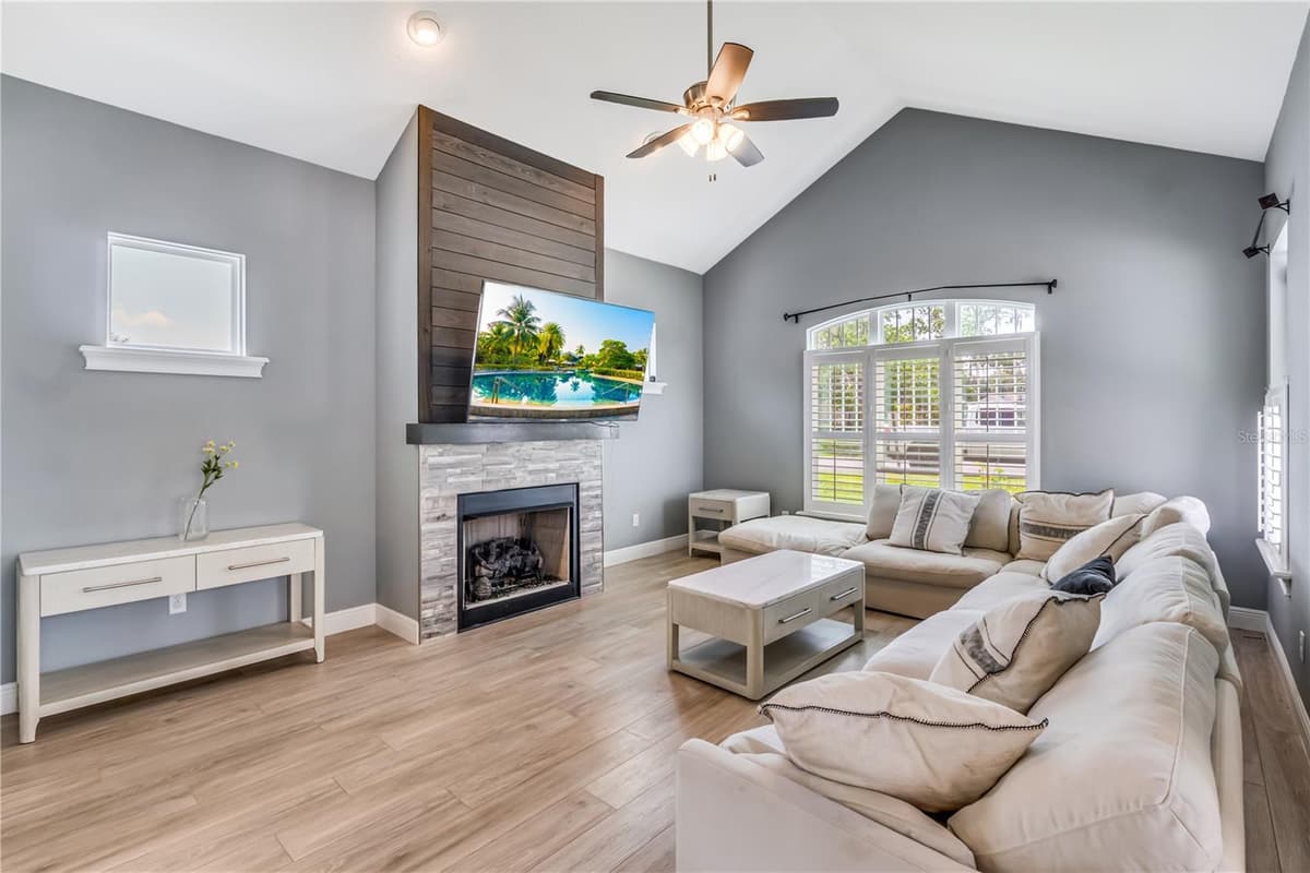728 LAKE DIAMOND AVENUE — photo 11 of 62
