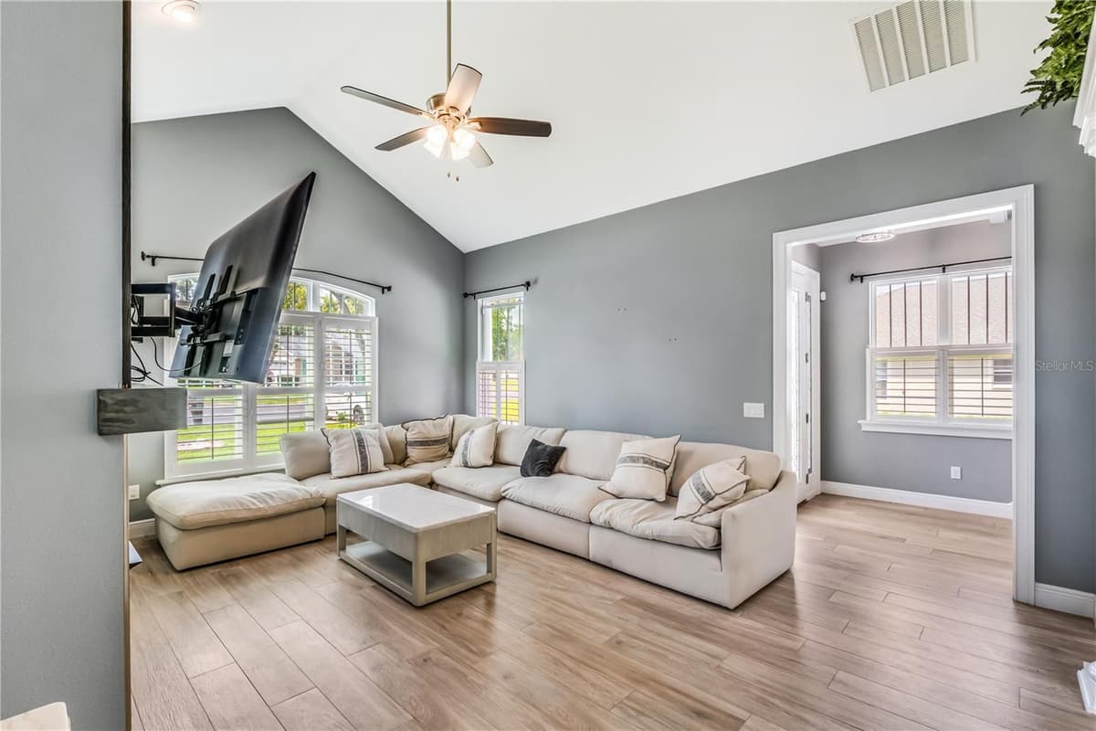 728 LAKE DIAMOND AVENUE — photo 10 of 62