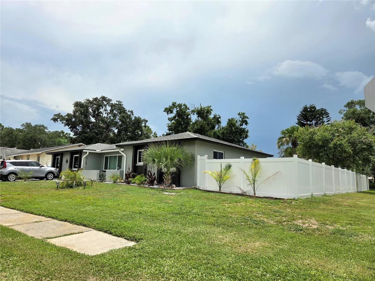 2245 ELIZABETH DRIVE — photo 3 of 32