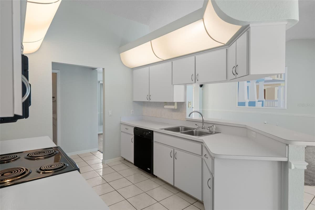7401 BLACKBIRD AVENUE — photo 23 of 54