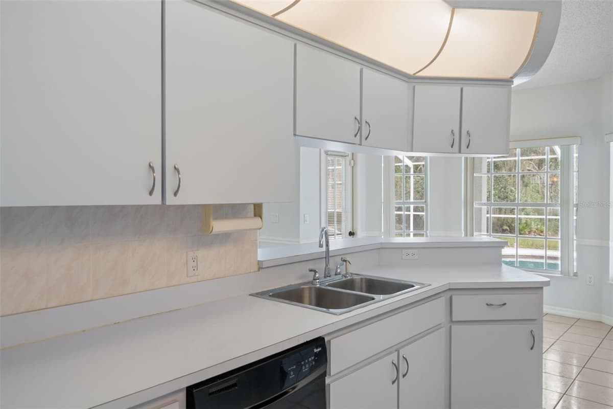 7401 BLACKBIRD AVENUE — photo 22 of 54