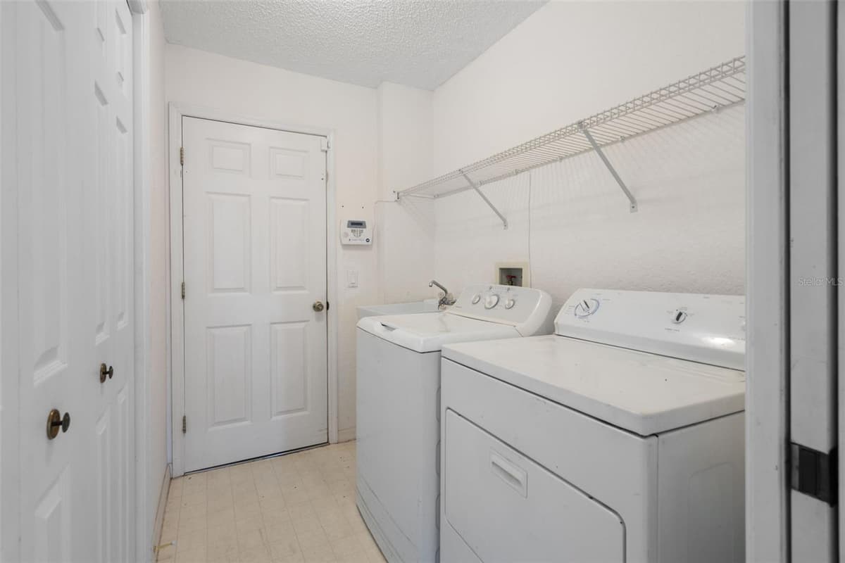 7401 BLACKBIRD AVENUE — photo 40 of 54