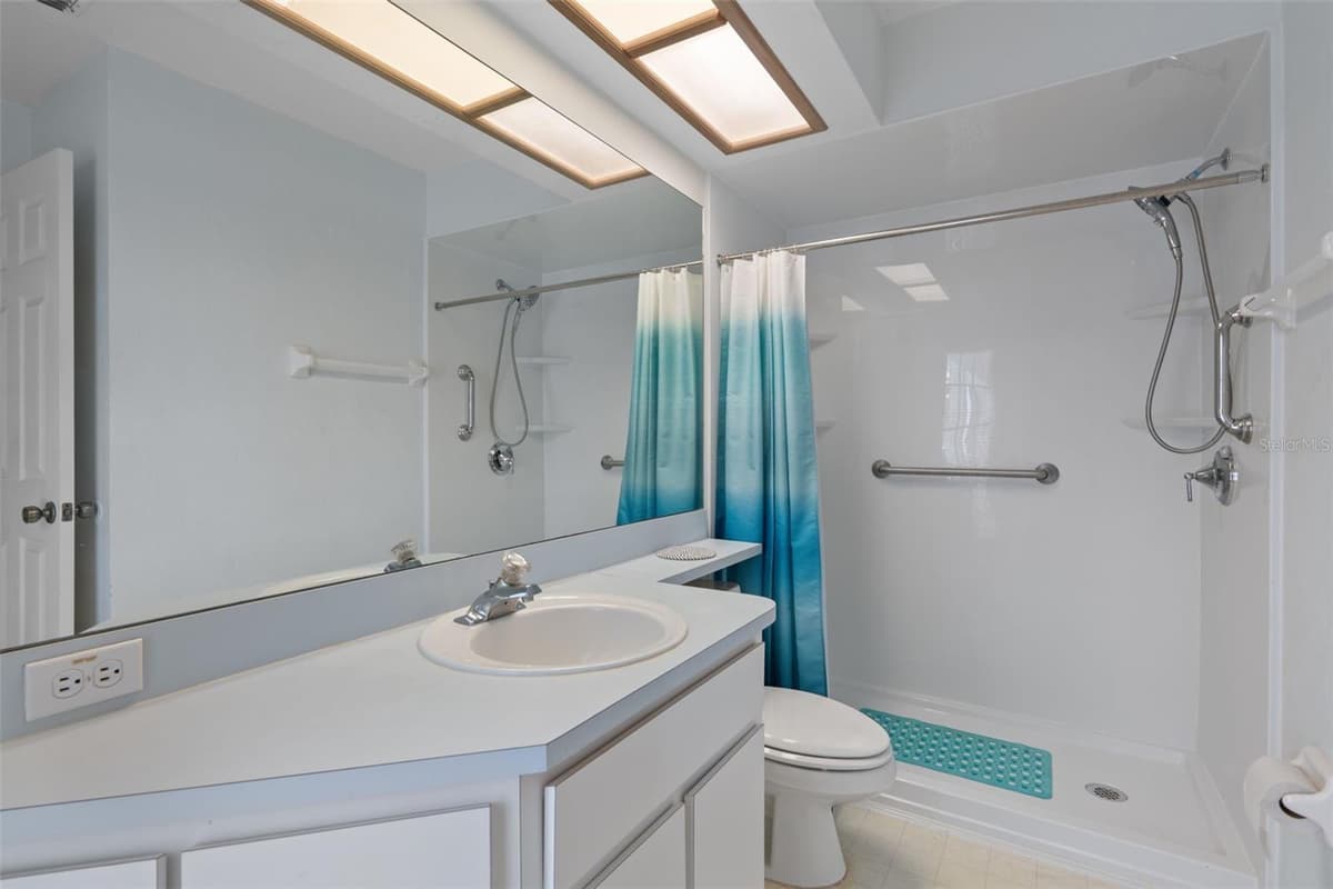 7401 BLACKBIRD AVENUE — photo 39 of 54