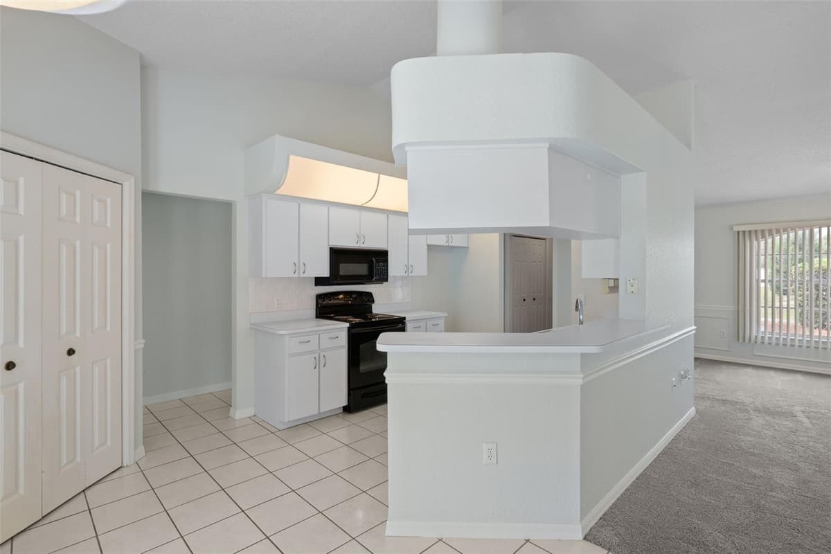 7401 BLACKBIRD AVENUE — photo 20 of 54
